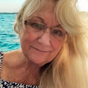 Meet your Posher, Debbie